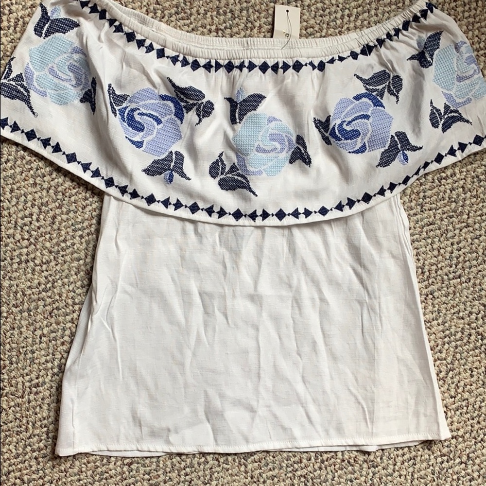 Francesca’s off the shoulder floral top size XS